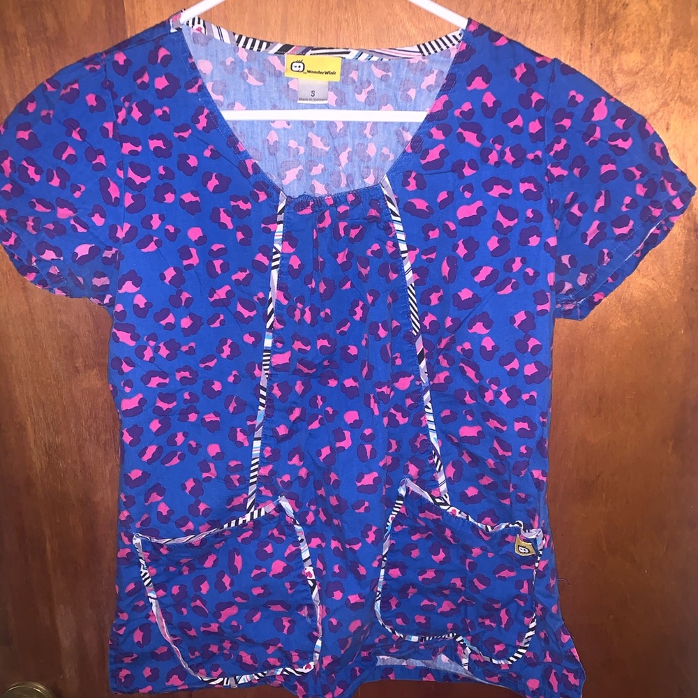 Wonder wink scrub top